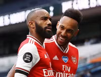 [ẢNH] HLV Mourinho tươi hết cỡ sau màn ngược dòng trước Arsenal