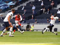 [ẢNH] HLV Mourinho tươi hết cỡ sau màn ngược dòng trước Arsenal