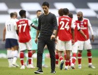 [ẢNH] HLV Mourinho tươi hết cỡ sau màn ngược dòng trước Arsenal