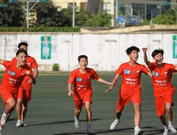 [ẢNH] THPT Mai Hắc Đế lấy vé vào vòng 1/16 sau màn rượt đuổi khó tin