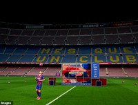 [ẢNH] Tiền đạo tân binh ra mắt Barca trong cảnh đìu hiu