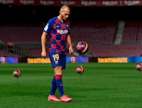 [ẢNH] Tiền đạo tân binh ra mắt Barca trong cảnh đìu hiu