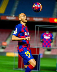 [ẢNH] Tiền đạo tân binh ra mắt Barca trong cảnh đìu hiu