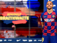 [ẢNH] Tiền đạo tân binh ra mắt Barca trong cảnh đìu hiu