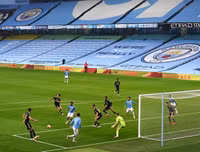 [ẢNH] Arsenal lại khốn khổ vì David Luiz như thế nào?