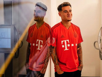 [ẢNH] Coutinho hớn hở ra mắt Bayern, lấy số áo tuyệt đẹp Robben để lại