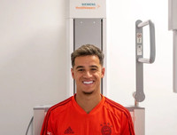 [ẢNH] Coutinho hớn hở ra mắt Bayern, lấy số áo tuyệt đẹp Robben để lại