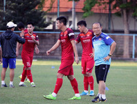 [ẢNH] Trải nghiệm tắc đường, thầy trò Park Hang-seo vẫn hứng khởi tập buổi đầu tại Indonesia