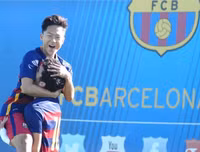 [ẢNH] Ngôi sao 2 lần phá lưới Bùi Tiến Dũng từng mơ thay thế Messi ở Barca
