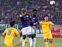 [ẢNH] Bị SLNA ngăn cản, Hà Nội FC vô địch nhờ 