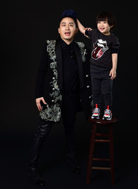 Những hình ảnh hiếm hoi về cậu con trai 4 tuổi của Tùng Dương