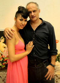 Nhìn lại 2 cuộc hôn nhân sóng gió của 