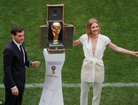 [ẢNH] Cúp vàng thế giới được đựng trong chiếc hộp hàng hiệu Louis Vuitton