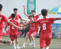 [ẢNH] Hạ trường Chuyên Nguyễn Huệ, THPT Ngô Sỹ Liên viết tiếp chuyện cổ tích