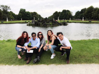 Hoa hậu Diệu Hoa cùng chồng hạnh phúc bên 3 con