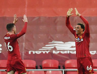 [ẢNH] Mở tiệc bàn thắng trước Chelsea, Liverpool lần đầu nâng cúp vô địch Premier League