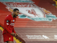 [ẢNH] Mở tiệc bàn thắng trước Chelsea, Liverpool lần đầu nâng cúp vô địch Premier League