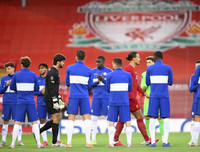 [ẢNH] Mở tiệc bàn thắng trước Chelsea, Liverpool lần đầu nâng cúp vô địch Premier League