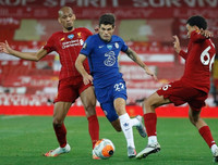 [ẢNH] Mở tiệc bàn thắng trước Chelsea, Liverpool lần đầu nâng cúp vô địch Premier League