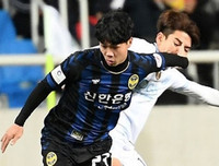 [ẢNH] Công Phượng đi xe gì ở Hàn Quốc?