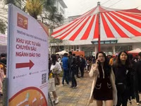 Học sinh THPT Hà Nội hào hứng với tư vấn tuyển sinh đại học 2019