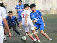 [ẢNH] Hai lần để THPT Chuyên Ngoại ngữ chọc thủng lưới, thủ môn trường Vân Tảo ôm mặt khóc