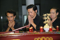 Nghệ sĩ xúc động rơi nước mắt tiễn đưa NSƯT Hoàng Yến