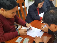 [ẢNH] Nhiều CĐV hớn hở nhận vé xem chung kết lượt về AFF Cup 2018