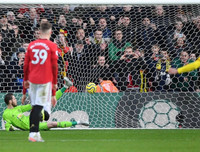 [ẢNH] Cận cảnh sai lầm ngớ ngẩn của De Gea khiến M.U thua tủi hổ