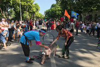 Phố đi bộ Hồ Gươm sôi động cùng màn diễu hành của các nghệ sỹ xiếc