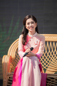 Á hậu Phương Nga về thăm trường trước ngày lên đường thi quốc tế