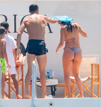 [ẢNH] Ronaldo và bạn gái khoe dáng bốc lửa trên du thuyền ở Hy Lạp