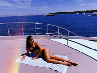 [ẢNH] Ronaldo và bạn gái khoe dáng bốc lửa trên du thuyền ở Hy Lạp