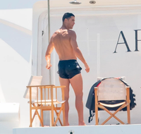 [ẢNH] Ronaldo và bạn gái khoe dáng bốc lửa trên du thuyền ở Hy Lạp