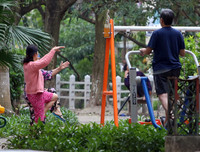 [ẢNH] Cuộc sống người dân trong khu cách ly phố Trúc Bạch