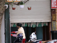 [ẢNH] Cuộc sống người dân trong khu cách ly phố Trúc Bạch