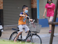 [ẢNH] Cuộc sống người dân trong khu cách ly phố Trúc Bạch