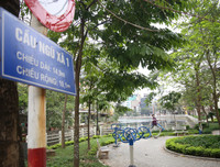 [ẢNH] Cuộc sống người dân trong khu cách ly phố Trúc Bạch