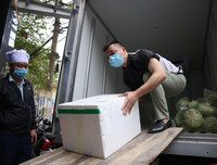 [ẢNH] Cuộc sống người dân trong khu cách ly phố Trúc Bạch