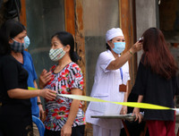 [ẢNH] Cuộc sống người dân trong khu cách ly phố Trúc Bạch