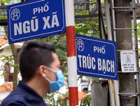 [ẢNH] Cuộc sống người dân trong khu cách ly phố Trúc Bạch