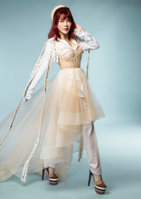 Lý Nhã Kỳ đẹp lạ, khoe 