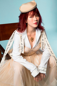 Lý Nhã Kỳ đẹp lạ, khoe 