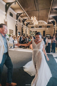 Chồng cũ Hồng Nhung lấy vợ mới, cận cảnh đôi 