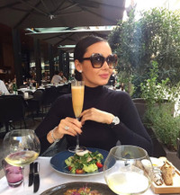 [ẢNH] Nữ danh ca xinh như mộng được săn đón ở khai mạc World Cup 2018