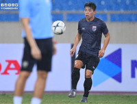 [ẢNH] Chịu nhiều sức ép, tuyển Thái Lan lặng lẽ tập dưới mưa lạnh sân Mỹ Đình