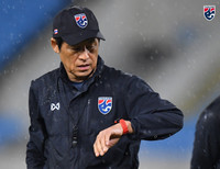 [ẢNH] Chịu nhiều sức ép, tuyển Thái Lan lặng lẽ tập dưới mưa lạnh sân Mỹ Đình