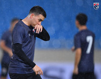 [ẢNH] Chịu nhiều sức ép, tuyển Thái Lan lặng lẽ tập dưới mưa lạnh sân Mỹ Đình