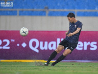 [ẢNH] Chịu nhiều sức ép, tuyển Thái Lan lặng lẽ tập dưới mưa lạnh sân Mỹ Đình