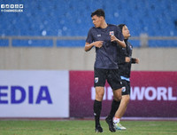 [ẢNH] Chịu nhiều sức ép, tuyển Thái Lan lặng lẽ tập dưới mưa lạnh sân Mỹ Đình